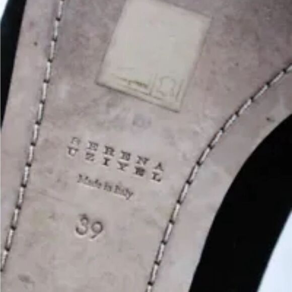 Elegant Black and Gold Loafers - Picture 8 of 8